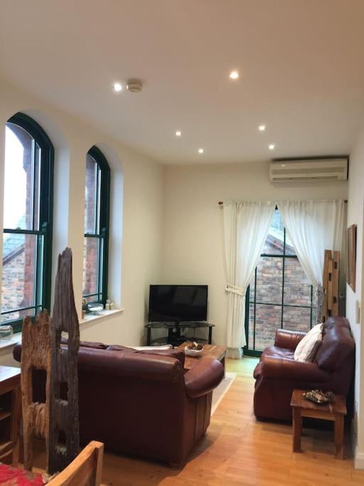 Converted Chapel Filey Floor To Ceiling Arch Window Esterno foto
