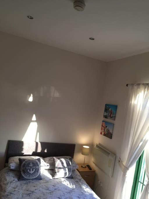 Converted Chapel Filey Floor To Ceiling Arch Window Esterno foto