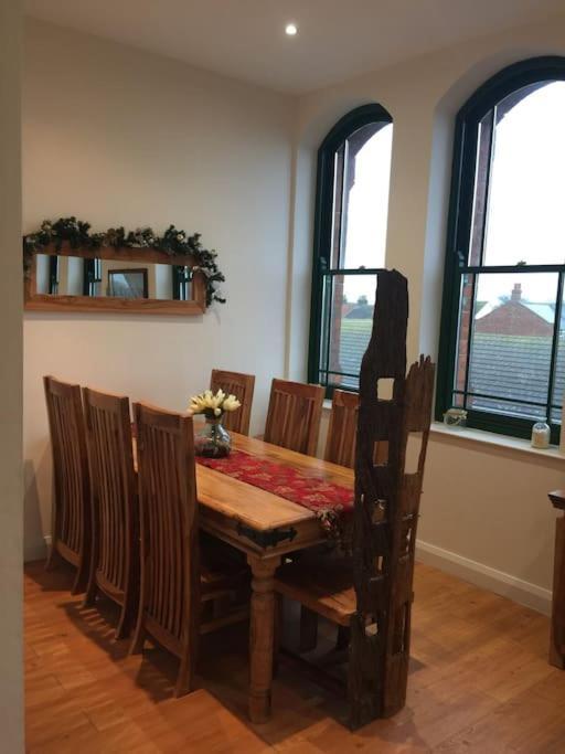 Converted Chapel Filey Floor To Ceiling Arch Window Esterno foto