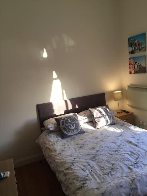 Converted Chapel Filey Floor To Ceiling Arch Window Esterno foto
